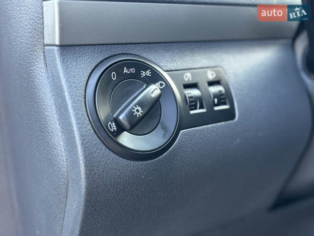 Серый Фольксваген Туран, объемом двигателя 1.4 л и пробегом 242 тыс. км за 6550 $, фото 22 на Automoto.ua