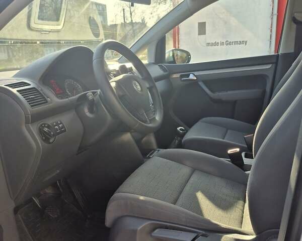 Серый Фольксваген Туран, объемом двигателя 1.9 л и пробегом 238 тыс. км за 9200 $, фото 11 на Automoto.ua