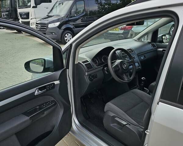 Сірий Фольксваген Туран, об'ємом двигуна 1.6 л та пробігом 287 тис. км за 7700 $, фото 5 на Automoto.ua