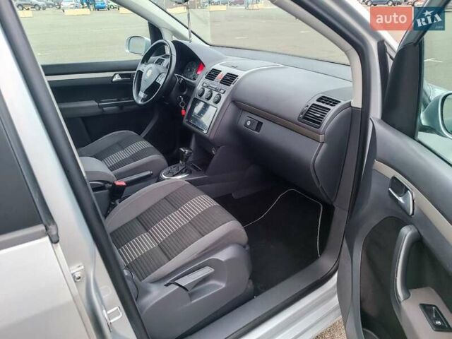 Серый Фольксваген Туран, объемом двигателя 1.4 л и пробегом 195 тыс. км за 7800 $, фото 7 на Automoto.ua