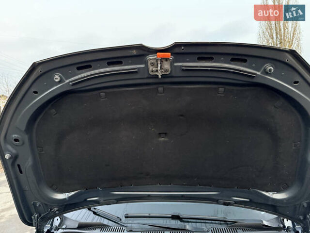 Серый Фольксваген Туран, объемом двигателя 1.4 л и пробегом 286 тыс. км за 8500 $, фото 21 на Automoto.ua