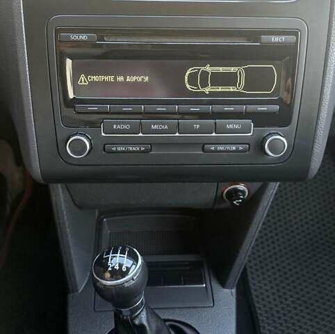 Серый Фольксваген Туран, объемом двигателя 1.6 л и пробегом 284 тыс. км за 9600 $, фото 30 на Automoto.ua