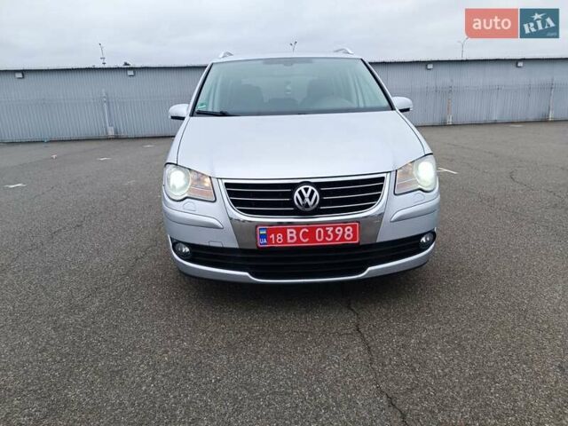 Серый Фольксваген Туран, объемом двигателя 1.4 л и пробегом 195 тыс. км за 7800 $, фото 1 на Automoto.ua