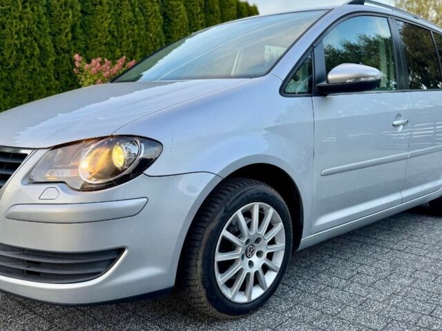 Сірий Фольксваген Туран, об'ємом двигуна 2 л та пробігом 226 тис. км за 4800 $, фото 1 на Automoto.ua