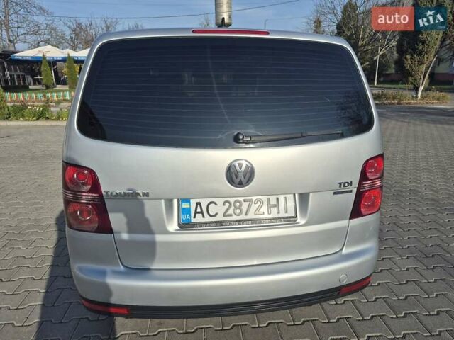 Серый Фольксваген Туран, объемом двигателя 1.9 л и пробегом 238 тыс. км за 9200 $, фото 4 на Automoto.ua