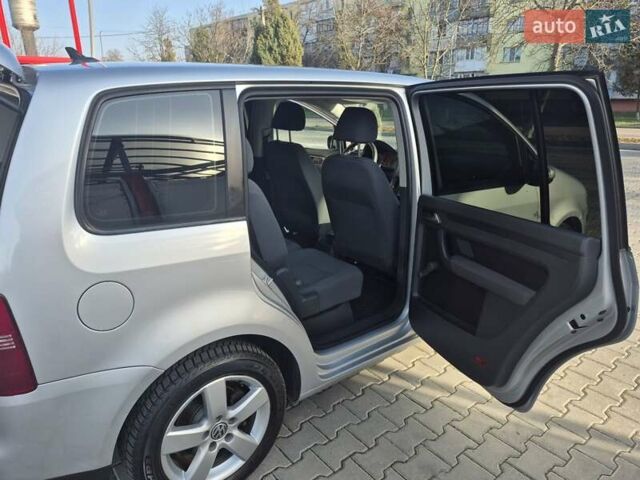 Серый Фольксваген Туран, объемом двигателя 1.9 л и пробегом 238 тыс. км за 9200 $, фото 15 на Automoto.ua