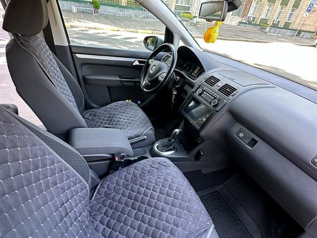 Серый Фольксваген Туран, объемом двигателя 1.4 л и пробегом 178 тыс. км за 8500 $, фото 5 на Automoto.ua