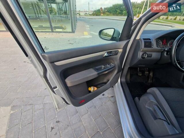 Серый Фольксваген Туран, объемом двигателя 1.4 л и пробегом 196 тыс. км за 6400 $, фото 13 на Automoto.ua