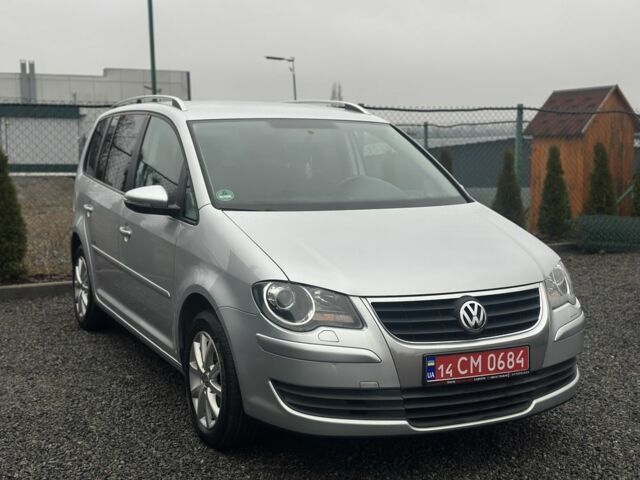 Сірий Фольксваген Туран, об'ємом двигуна 1.6 л та пробігом 266 тис. км за 8700 $, фото 2 на Automoto.ua