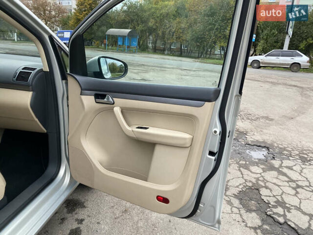 Серый Фольксваген Туран, объемом двигателя 1.39 л и пробегом 168 тыс. км за 9500 $, фото 34 на Automoto.ua