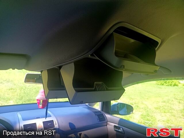 Серый Фольксваген Туран, объемом двигателя 1.4 л и пробегом 228 тыс. км за 7300 $, фото 7 на Automoto.ua