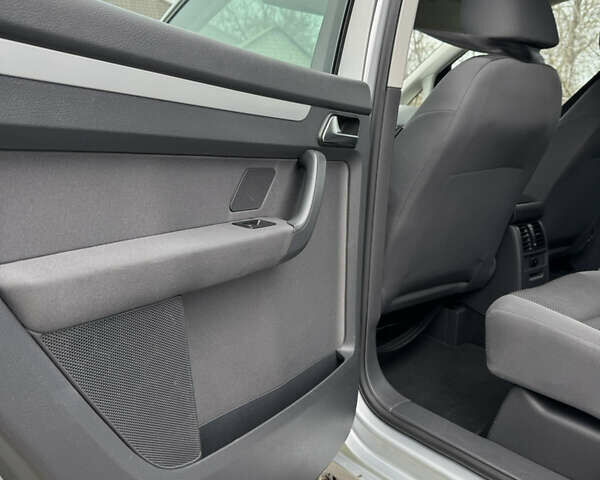 Серый Фольксваген Туран, объемом двигателя 1.39 л и пробегом 118 тыс. км за 9200 $, фото 39 на Automoto.ua