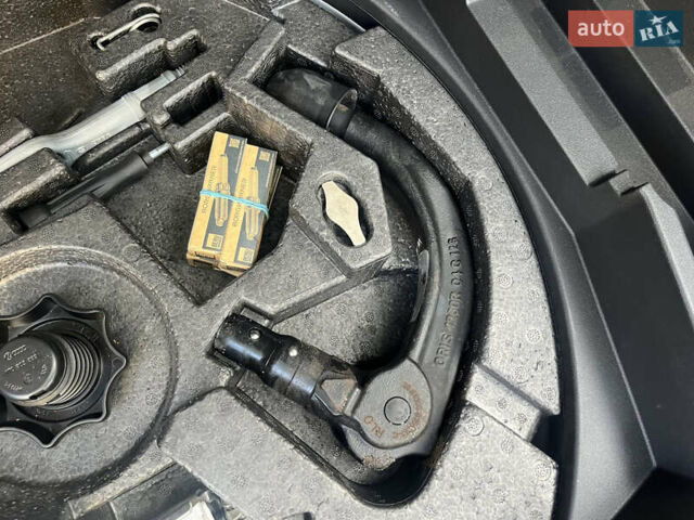 Серый Фольксваген Туран, объемом двигателя 1.4 л и пробегом 179 тыс. км за 8500 $, фото 39 на Automoto.ua