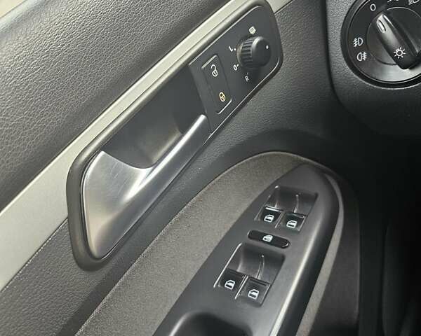 Сірий Фольксваген Туран, об'ємом двигуна 1.6 л та пробігом 287 тис. км за 7700 $, фото 12 на Automoto.ua