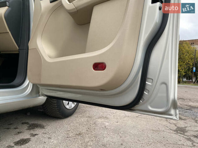 Серый Фольксваген Туран, объемом двигателя 1.39 л и пробегом 168 тыс. км за 9500 $, фото 35 на Automoto.ua