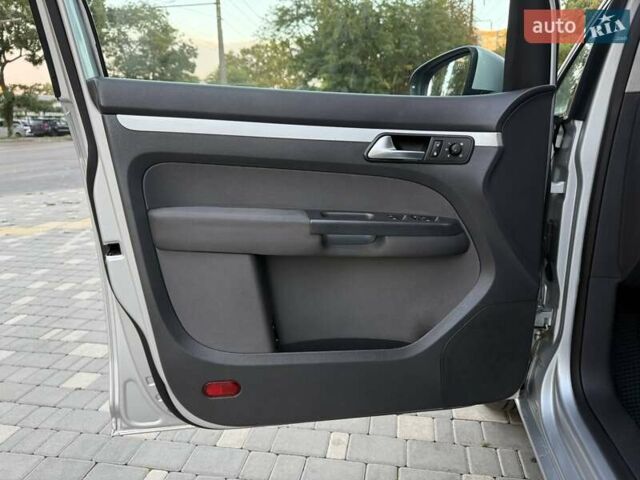 Серый Фольксваген Туран, объемом двигателя 1.4 л и пробегом 167 тыс. км за 9999 $, фото 34 на Automoto.ua