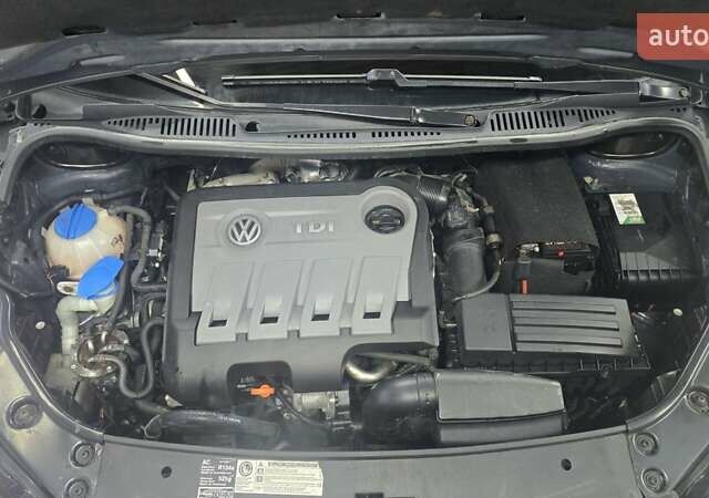 Серый Фольксваген Туран, объемом двигателя 1.6 л и пробегом 284 тыс. км за 9600 $, фото 35 на Automoto.ua