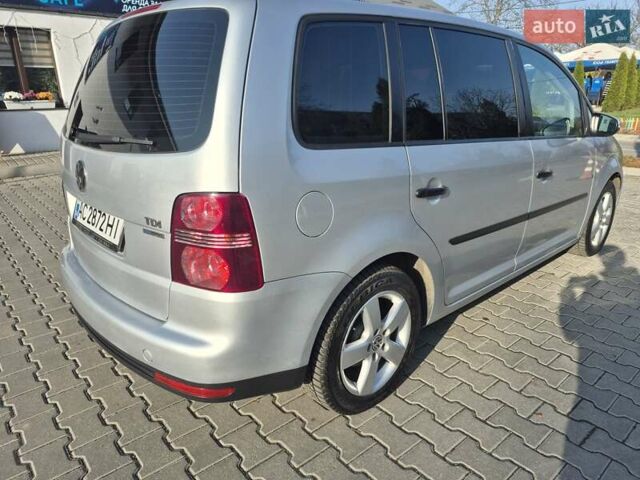 Серый Фольксваген Туран, объемом двигателя 1.9 л и пробегом 238 тыс. км за 9200 $, фото 5 на Automoto.ua