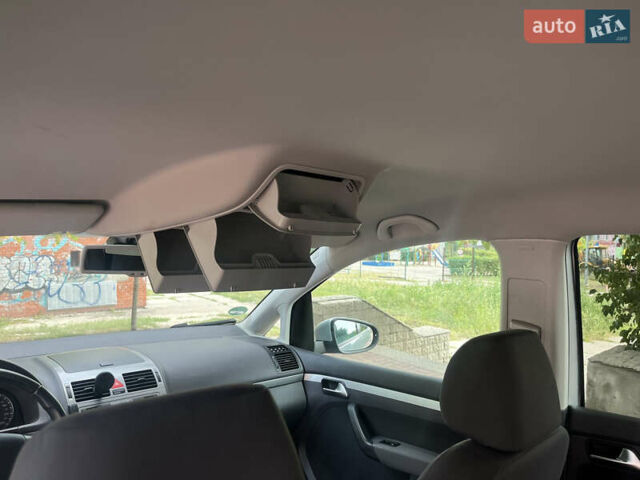 Серый Фольксваген Туран, объемом двигателя 1.4 л и пробегом 179 тыс. км за 8500 $, фото 34 на Automoto.ua