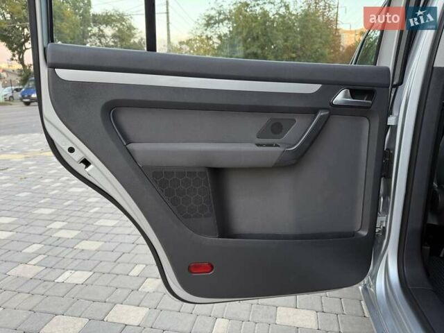 Серый Фольксваген Туран, объемом двигателя 1.4 л и пробегом 167 тыс. км за 9999 $, фото 74 на Automoto.ua