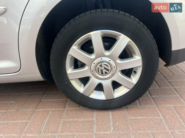 Серый Фольксваген Туран, объемом двигателя 1.4 л и пробегом 179 тыс. км за 8500 $, фото 19 на Automoto.ua