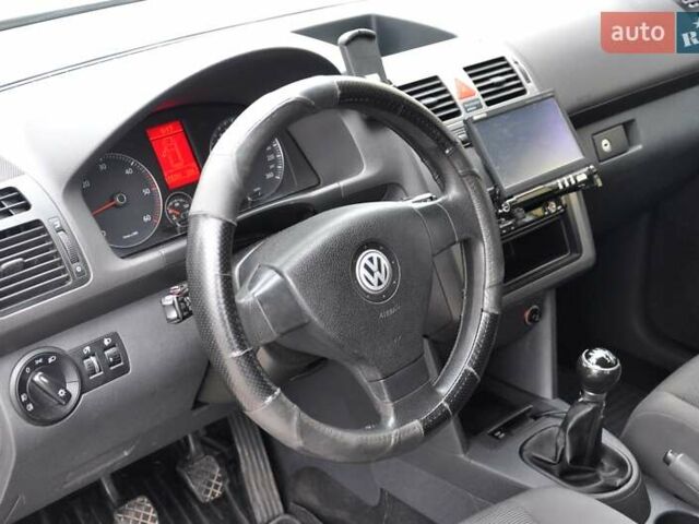 Сірий Фольксваген Туран, об'ємом двигуна 1.9 л та пробігом 172 тис. км за 6999 $, фото 15 на Automoto.ua