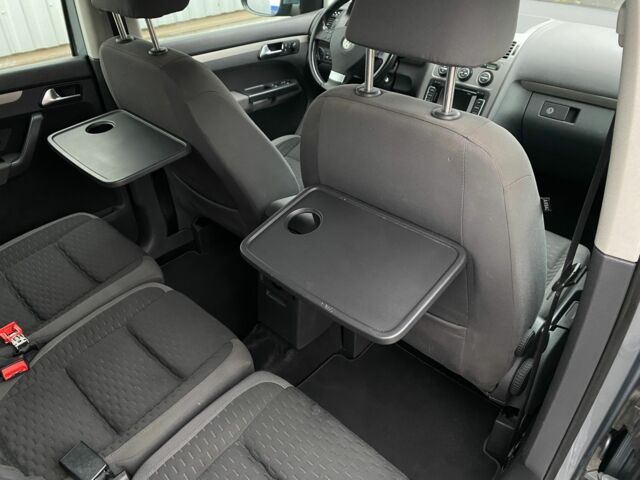 Серый Фольксваген Туран, объемом двигателя 1.4 л и пробегом 221 тыс. км за 7900 $, фото 4 на Automoto.ua