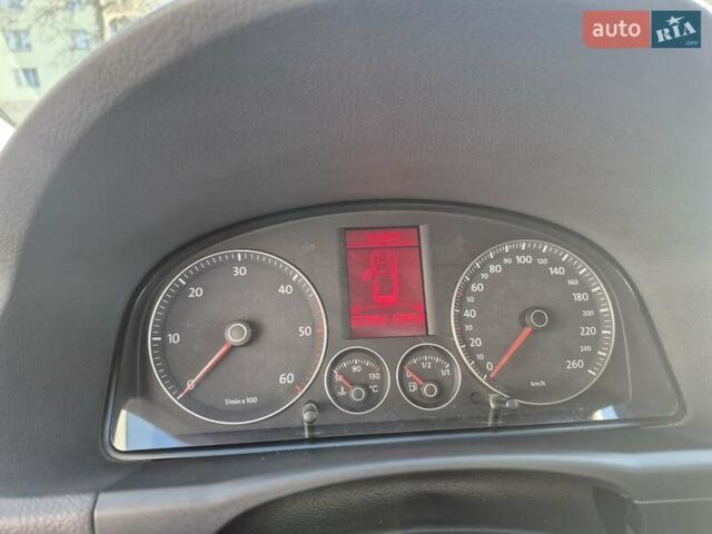 Серый Фольксваген Туран, объемом двигателя 1.9 л и пробегом 238 тыс. км за 9200 $, фото 8 на Automoto.ua