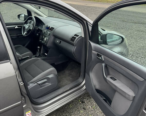 Серый Фольксваген Туран, объемом двигателя 1.6 л и пробегом 315 тыс. км за 9199 $, фото 7 на Automoto.ua