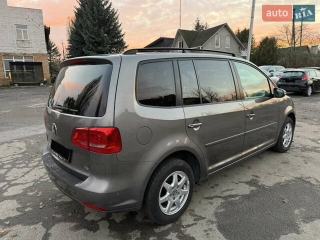 Серый Фольксваген Туран, объемом двигателя 1.4 л и пробегом 286 тыс. км за 8500 $, фото 5 на Automoto.ua