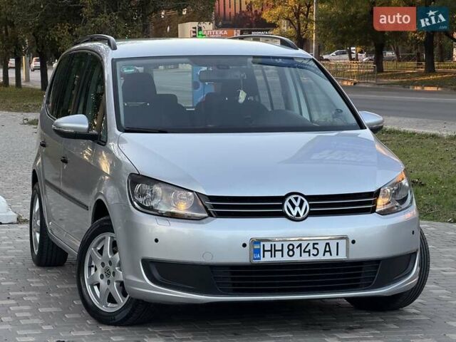 Серый Фольксваген Туран, объемом двигателя 1.4 л и пробегом 167 тыс. км за 9999 $, фото 26 на Automoto.ua