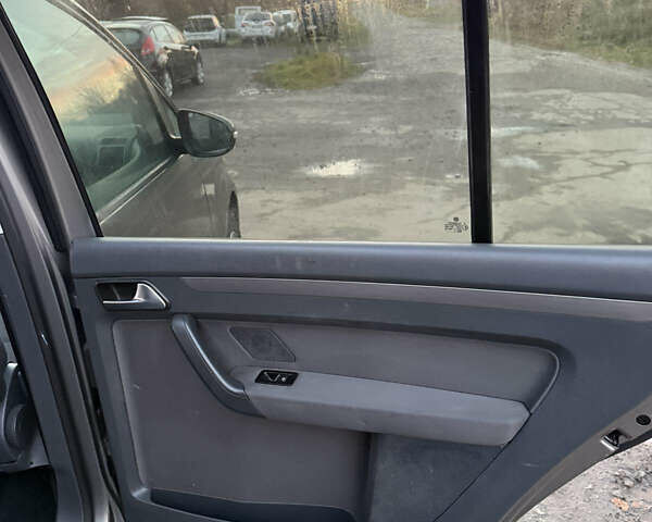 Серый Фольксваген Туран, объемом двигателя 1.4 л и пробегом 286 тыс. км за 8500 $, фото 16 на Automoto.ua