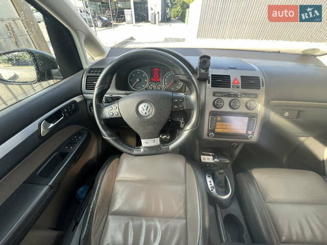Серый Фольксваген Туран, объемом двигателя 1.97 л и пробегом 296 тыс. км за 10500 $, фото 29 на Automoto.ua