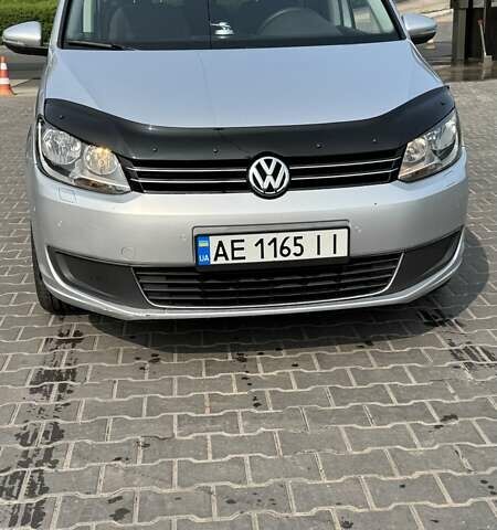 Серый Фольксваген Туран, объемом двигателя 1.6 л и пробегом 237 тыс. км за 10000 $, фото 1 на Automoto.ua