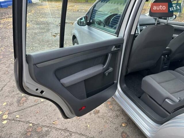 Сірий Фольксваген Туран, об'ємом двигуна 1.39 л та пробігом 216 тис. км за 8500 $, фото 21 на Automoto.ua