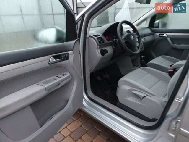 Серый Фольксваген Туран, объемом двигателя 1.4 л и пробегом 270 тыс. км за 6500 $, фото 7 на Automoto.ua