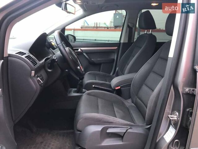 Сірий Фольксваген Туран, об'ємом двигуна 1.6 л та пробігом 265 тис. км за 9990 $, фото 10 на Automoto.ua