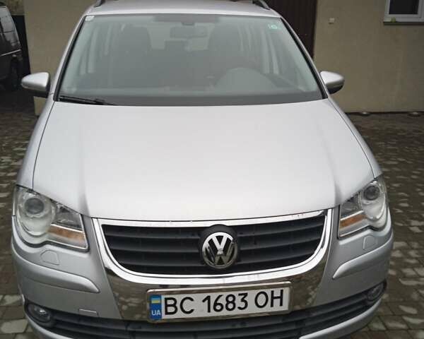 Серый Фольксваген Туран, объемом двигателя 1.9 л и пробегом 316 тыс. км за 8550 $, фото 1 на Automoto.ua