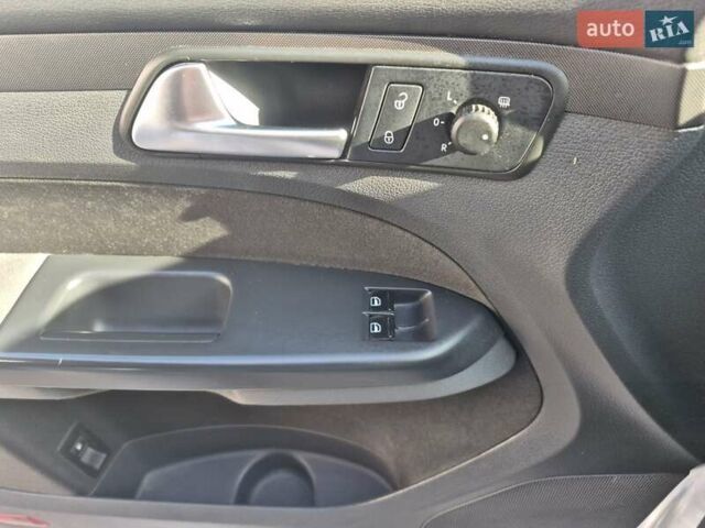 Серый Фольксваген Туран, объемом двигателя 1.9 л и пробегом 238 тыс. км за 9200 $, фото 13 на Automoto.ua