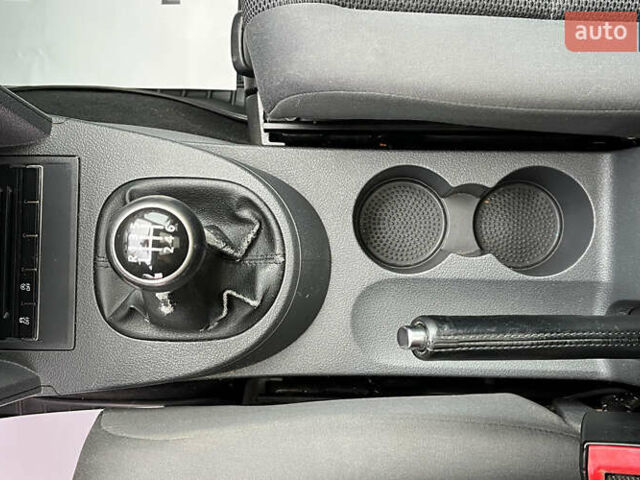 Серый Фольксваген Туран, объемом двигателя 1.6 л и пробегом 244 тыс. км за 9999 $, фото 15 на Automoto.ua