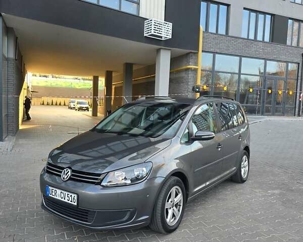 Серый Фольксваген Туран, объемом двигателя 1.6 л и пробегом 233 тыс. км за 8800 $, фото 2 на Automoto.ua