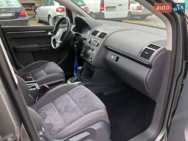 Серый Фольксваген Туран, объемом двигателя 1.4 л и пробегом 220 тыс. км за 10500 $, фото 31 на Automoto.ua