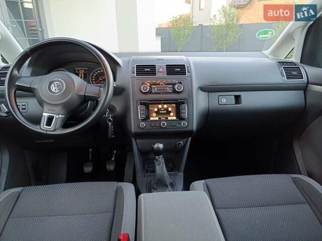 Серый Фольксваген Туран, объемом двигателя 1.6 л и пробегом 215 тыс. км за 10900 $, фото 23 на Automoto.ua