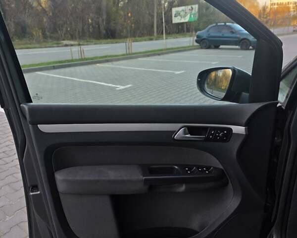 Серый Фольксваген Туран, объемом двигателя 1.6 л и пробегом 233 тыс. км за 8800 $, фото 11 на Automoto.ua