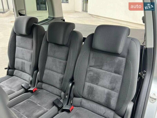 Серый Фольксваген Туран, объемом двигателя 0 л и пробегом 235 тыс. км за 12999 $, фото 105 на Automoto.ua