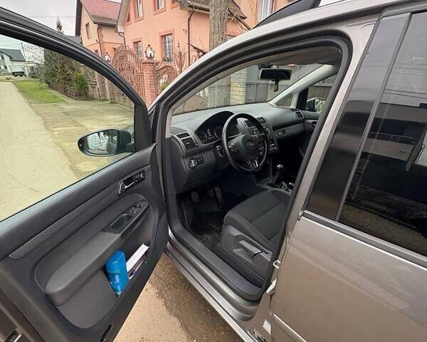 Сірий Фольксваген Туран, об'ємом двигуна 1.6 л та пробігом 245 тис. км за 9500 $, фото 8 на Automoto.ua