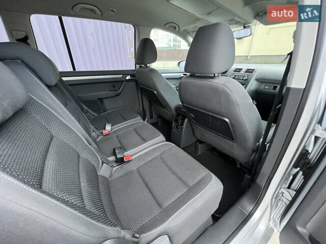 Серый Фольксваген Туран, объемом двигателя 1.4 л и пробегом 223 тыс. км за 7850 $, фото 74 на Automoto.ua