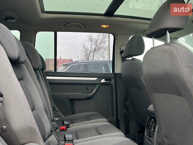 Серый Фольксваген Туран, объемом двигателя 1.6 л и пробегом 244 тыс. км за 9999 $, фото 23 на Automoto.ua