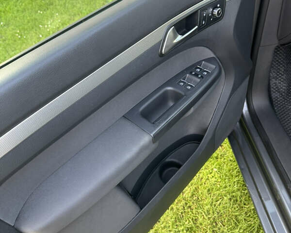 Сірий Фольксваген Туран, об'ємом двигуна 1.97 л та пробігом 209 тис. км за 12200 $, фото 7 на Automoto.ua