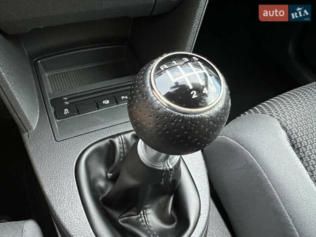 Серый Фольксваген Туран, объемом двигателя 1.4 л и пробегом 223 тыс. км за 7850 $, фото 39 на Automoto.ua